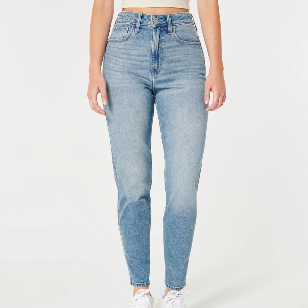 NWT 🦋CURVY ULTRA HIGH-RISE MEDIUM WASH MOM JEANS 🦋Size 18 !!